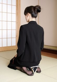 �G�̒ɂ݂ɁA�炭�����|�P�b�g�����֎q